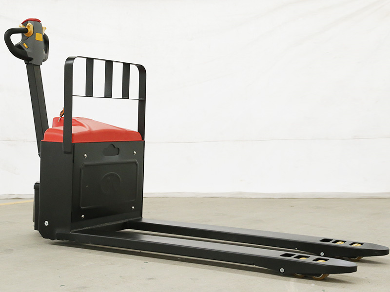 电动叉车电池冬季防冻