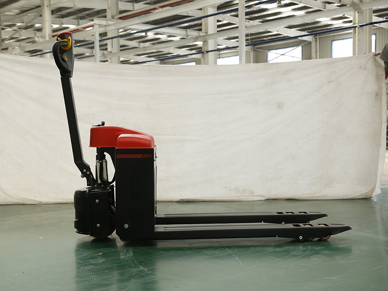 步行式叉车和站立式叉车有什么不同